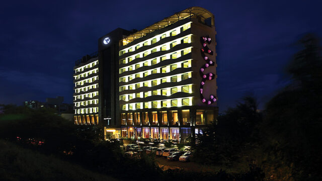 Facade (1)