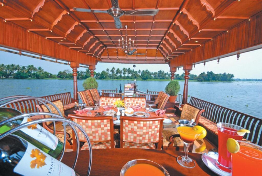 img-sterling-houseboats-lake-palace-alleppey-alappuzha-2